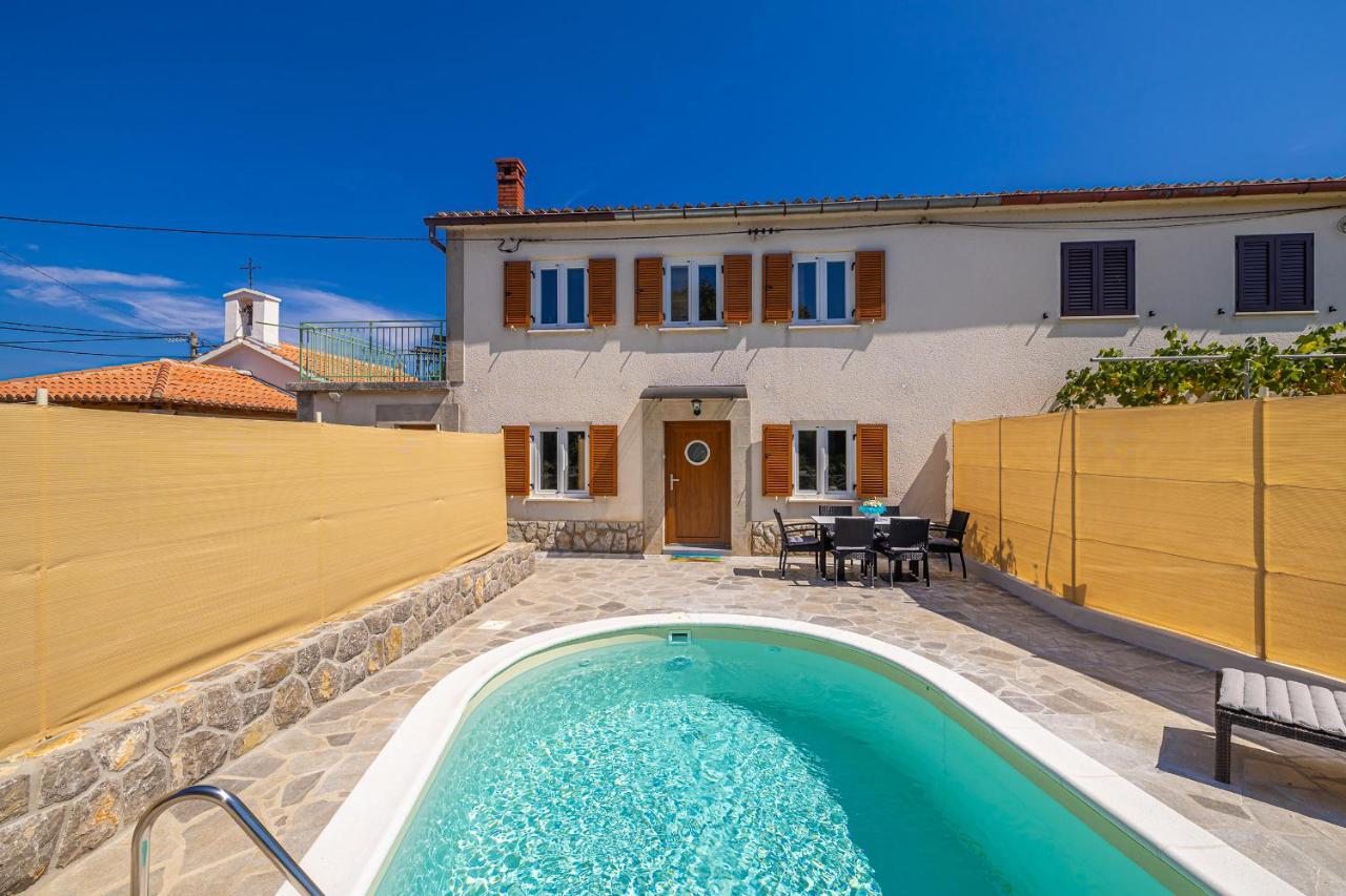Holiday house SAN LEONARDO with private pool - Chambres d'hôtes Bajčići