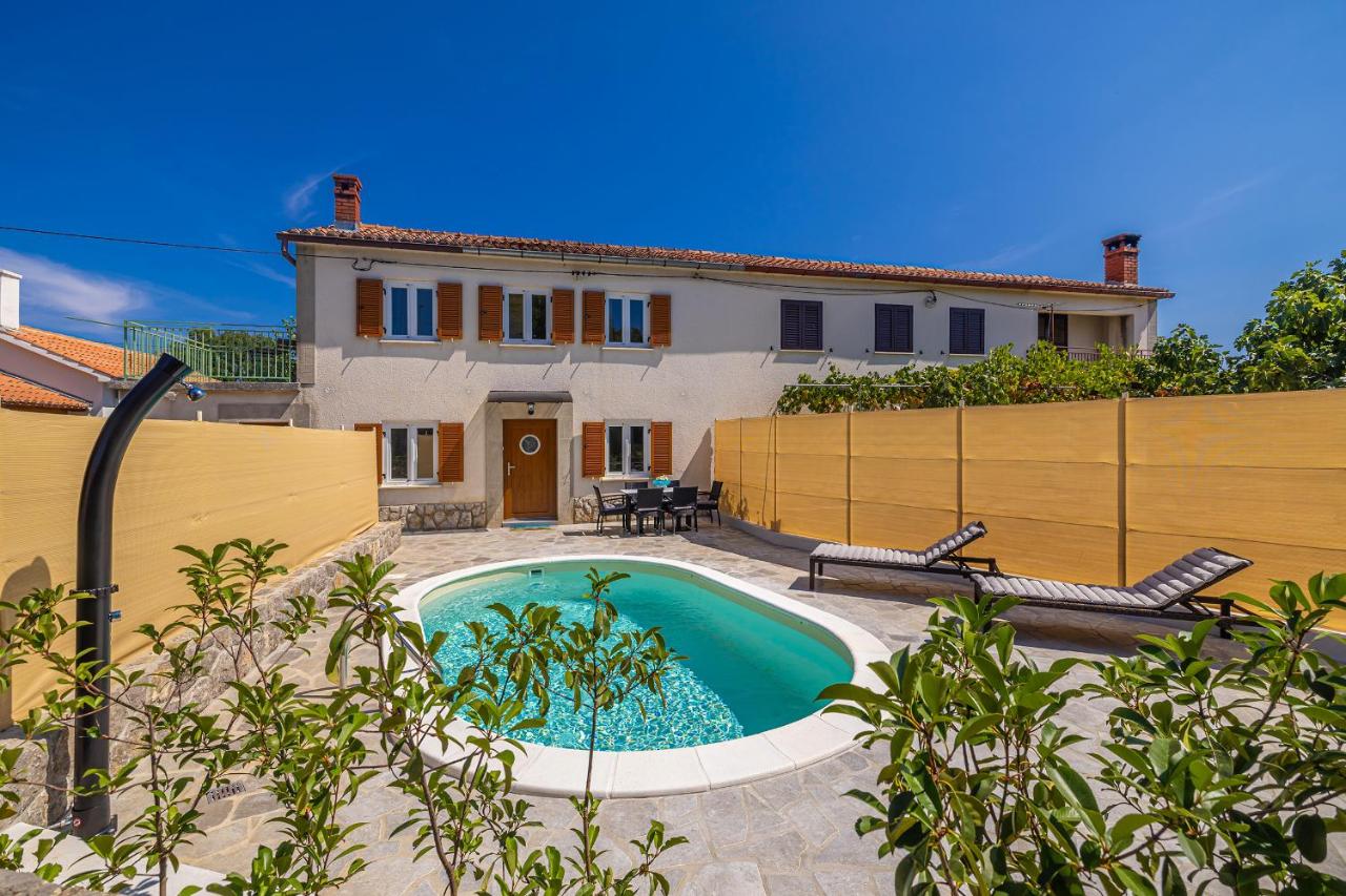 Holiday house SAN LEONARDO with private pool - Chambres d'hôtes Bajčići