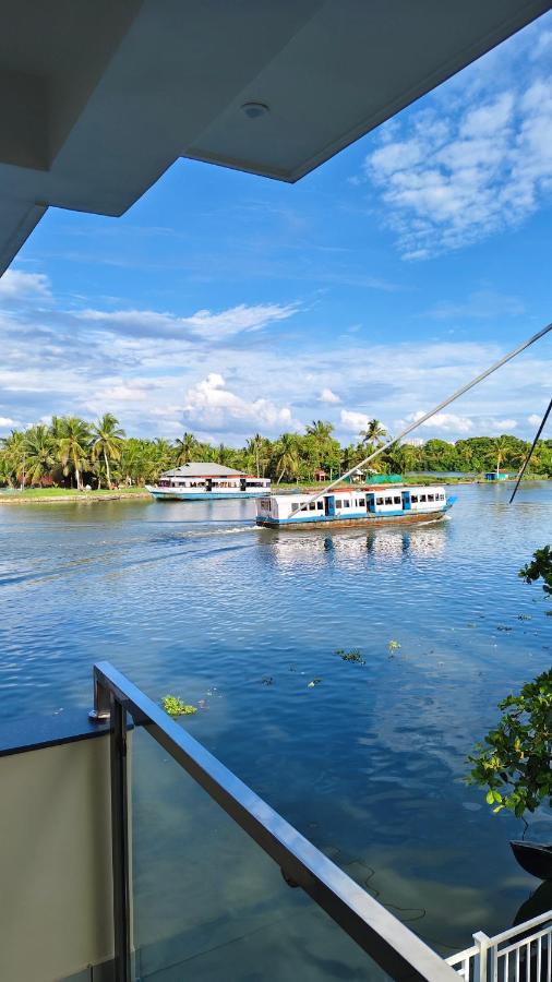 Kayaloram Waterfront Homestay - B&B Kochi