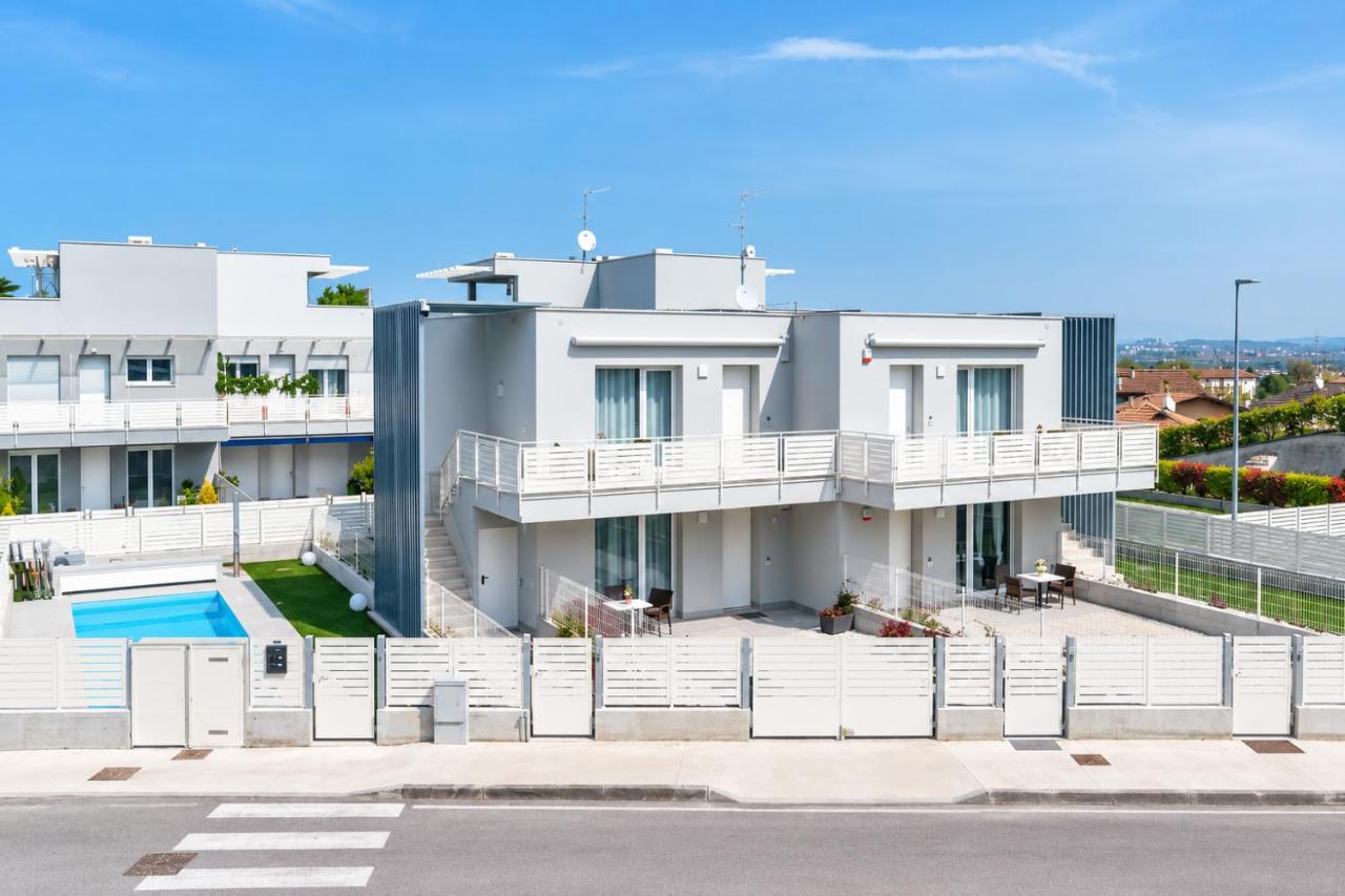 The Prince - Luxury apartments with Pool - Bed and Breakfast Peschiera del Garda