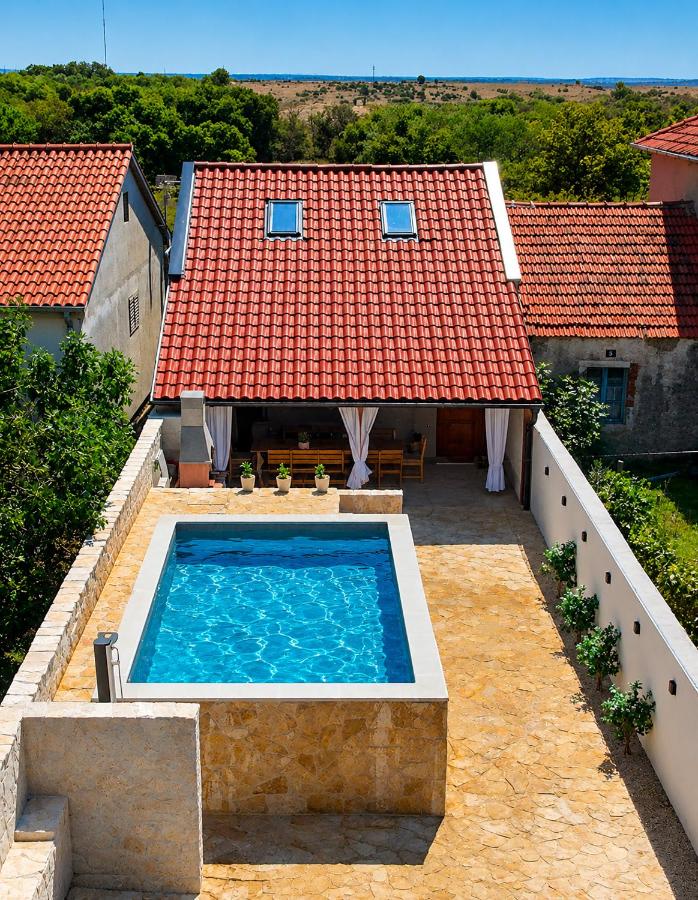Stone House with Private Heated Pool Nin - B&B Nin