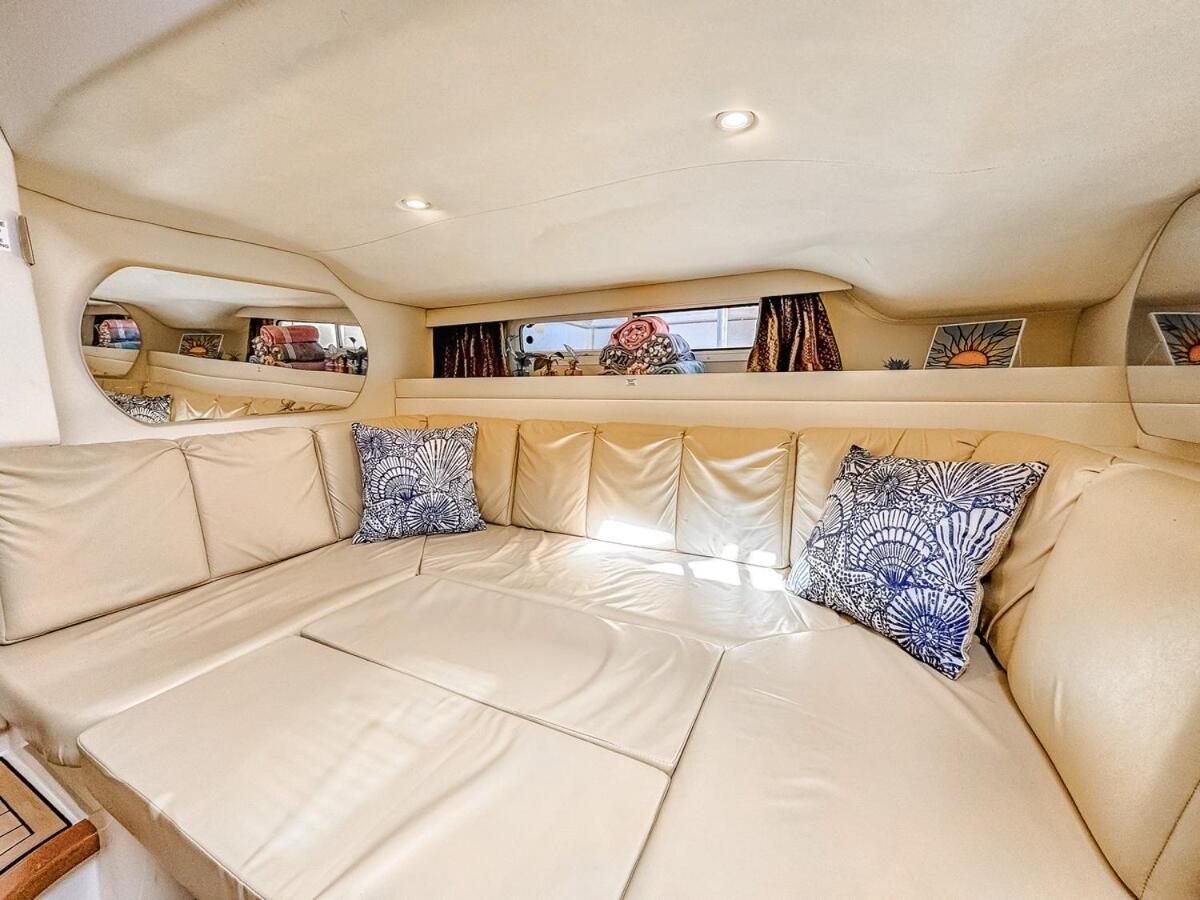 Waterfront Boat Stay & Resort Amenities - B&B Key West