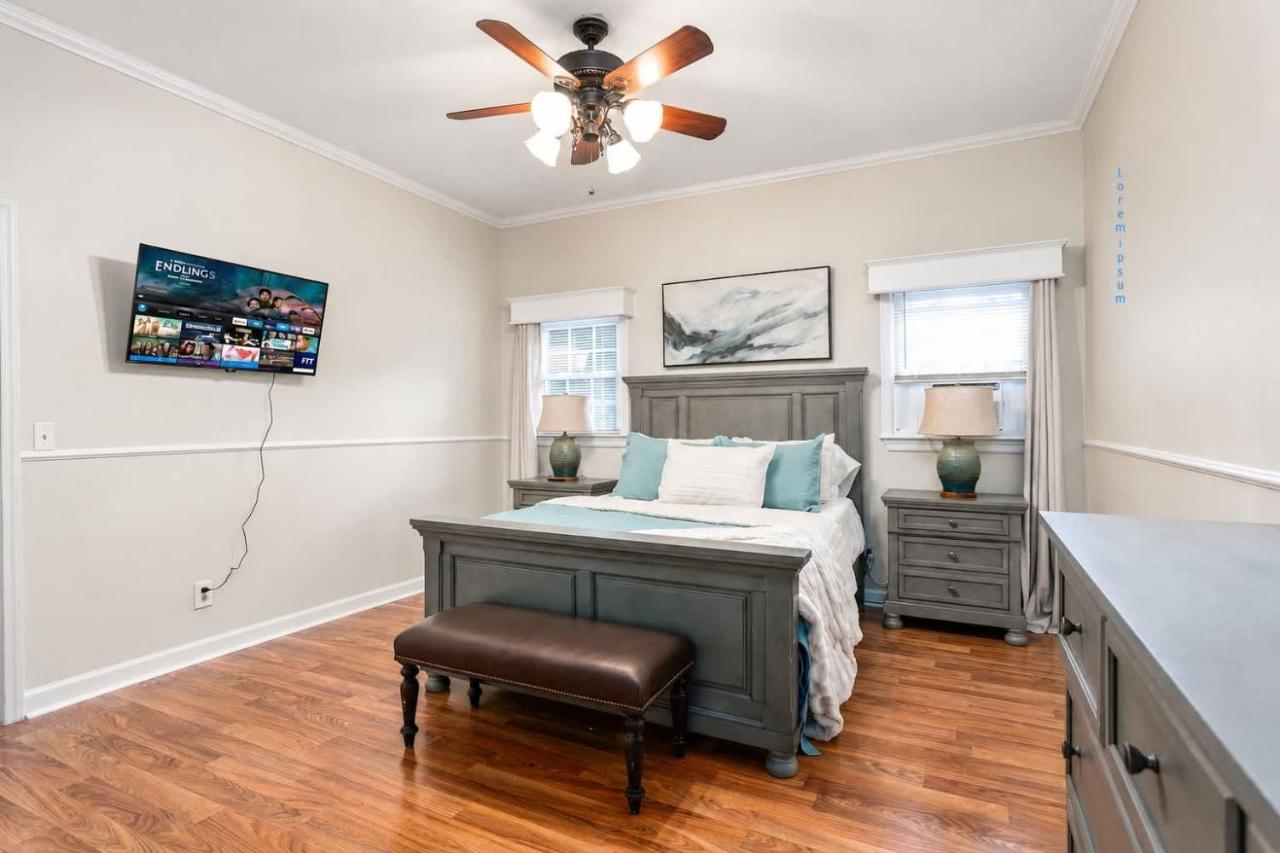 Charming Home with a Huge Fenced Yard - B&B Burlington