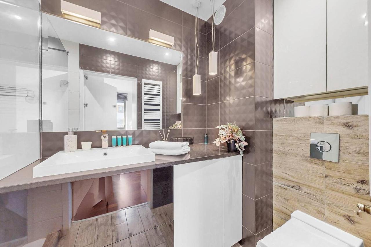 Walnut Apartment with Terrace&Parking Mokotow - Ferienwohnung Warschau
