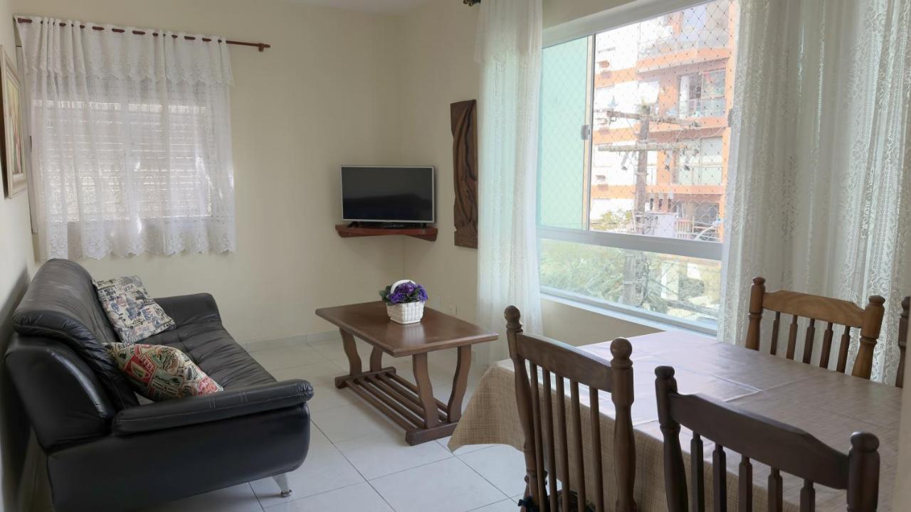 Apto Tombo e Astúrias com garagem - B&B Guarujá