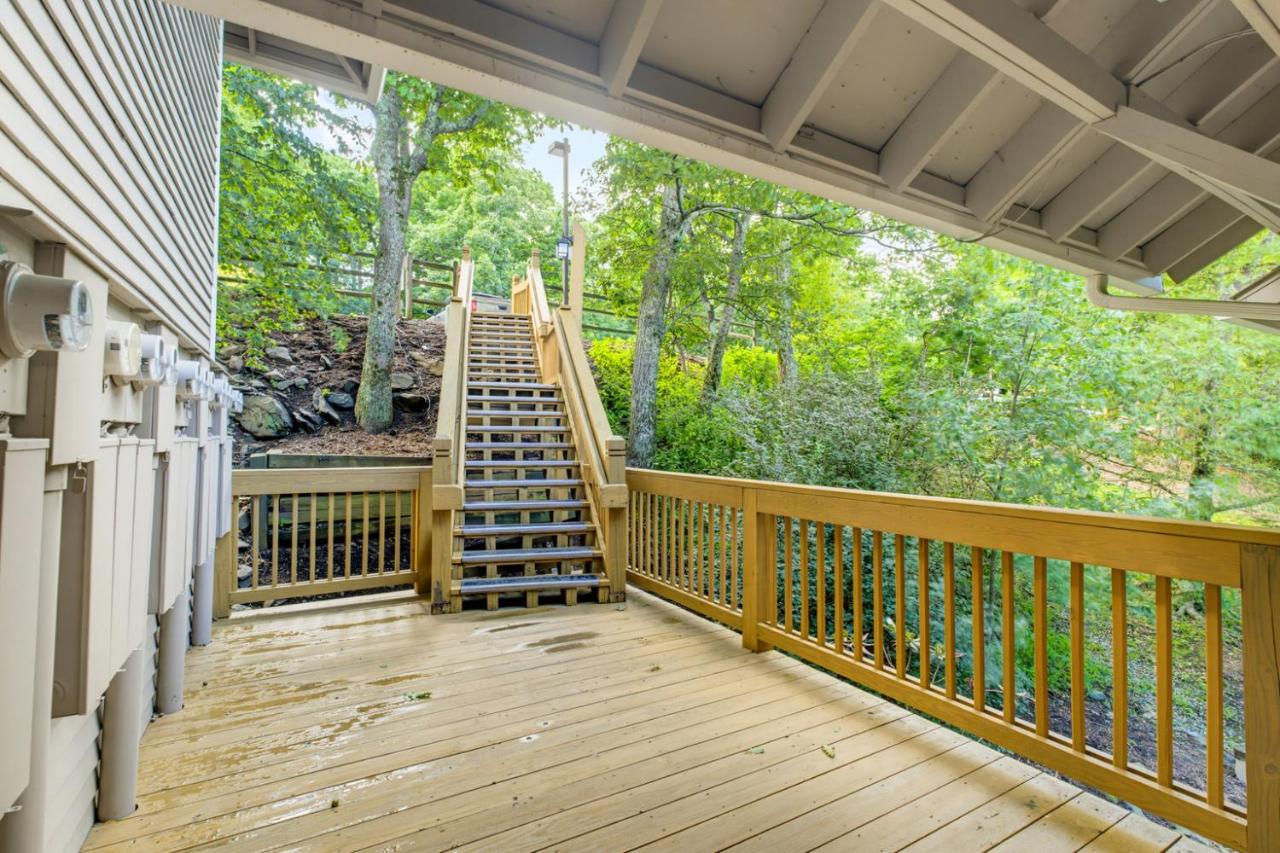 Treetop Sunset Deck, 2 Upscale King Bedrooms, Fireplace, Walk to Spa & Trails - B&B Mount Torry Furnace