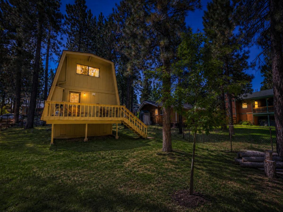 Fanciful Winter's Lake - Mix of old-world charm and modern-day gambrel style cabin! - B&B Big Bear Lake
