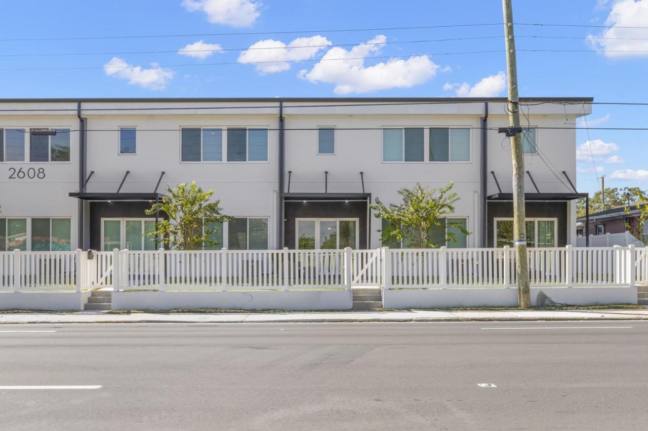 Columbus Cabanas - Modern, Spacious Townhouse In Heart of Tampa, Near Raymond James Stadium - Chambres d'hôtes Tampa