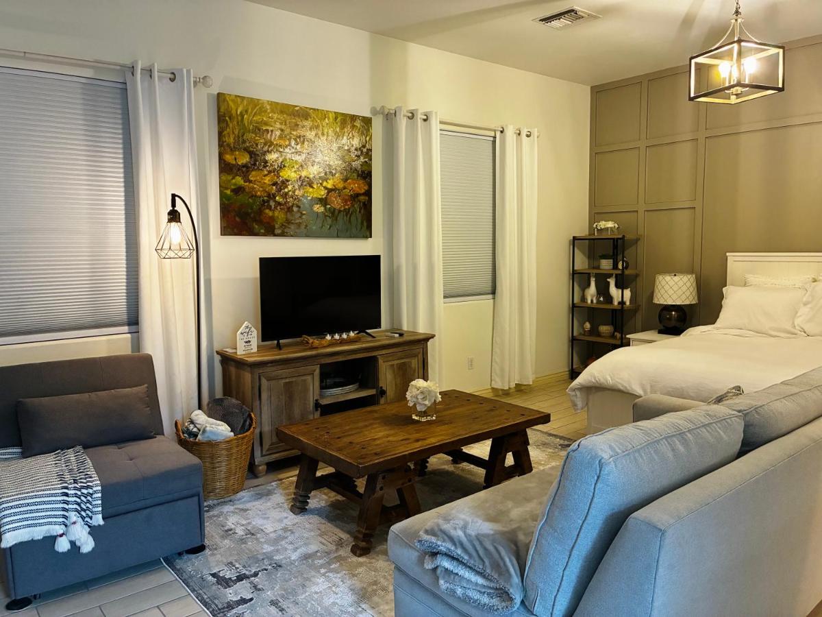 Beautiful Private Casita/Guesthouse w/ Kitchen, Access to Pool/Spa - B&B Goodyear