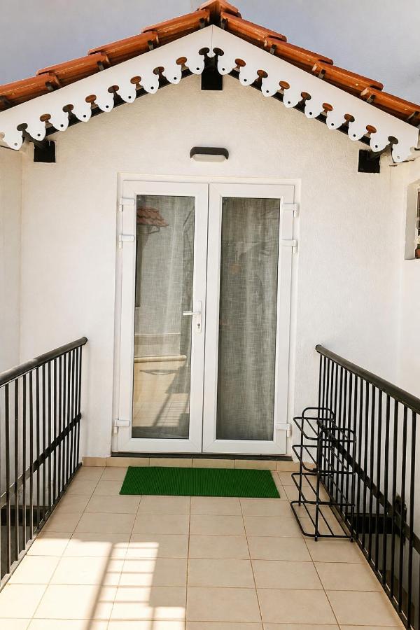 Jungle Hut-Annabelle's Beach Apartments at Bernard Simao,Calangute,Goa - B&B Candolim