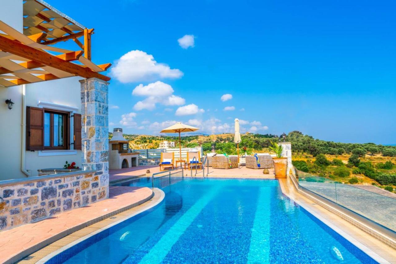 Traditional Villa Kantifes with Private Pool and BBQ area - Chambres d'hôtes Kyriánna