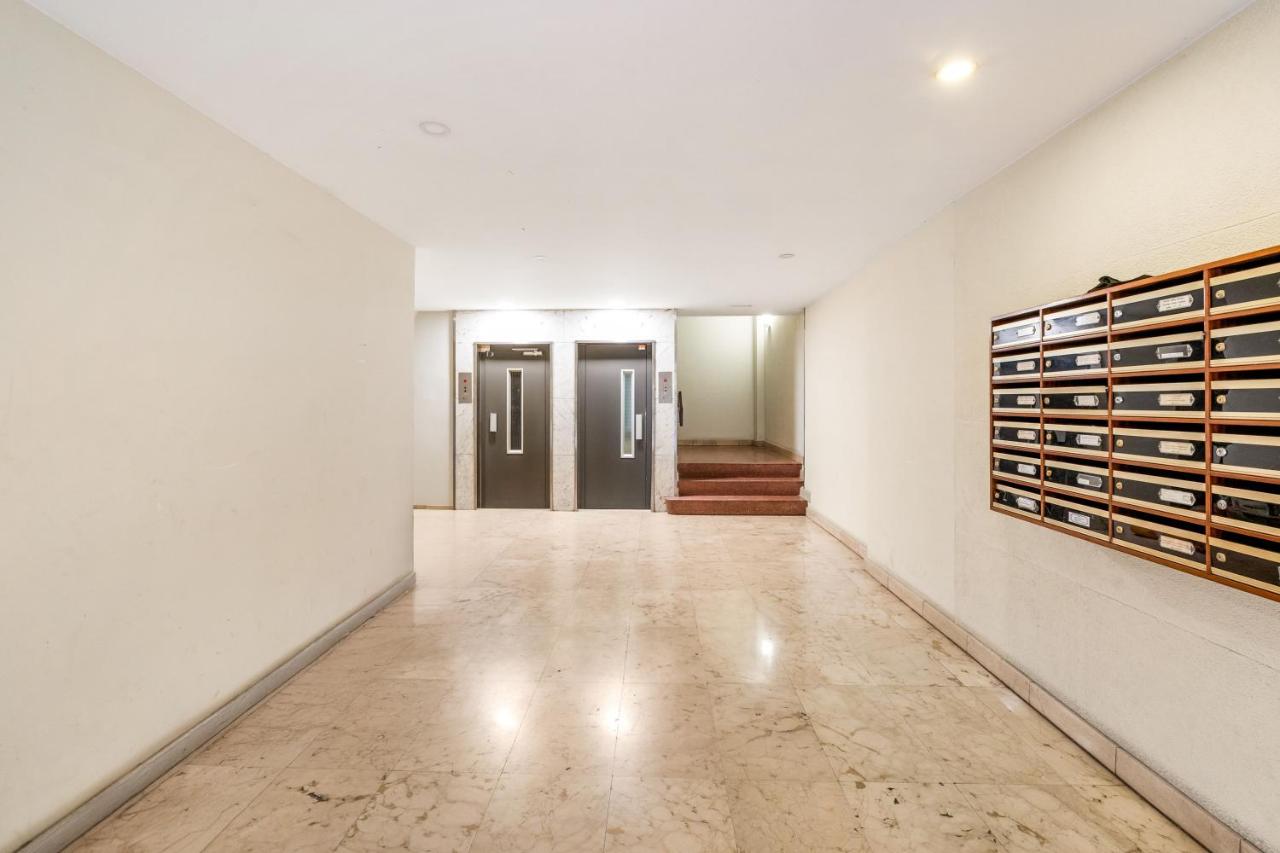 Poble Sec Flat 2 Balconies AC 4 Guests - Bed and Breakfast Barcelona