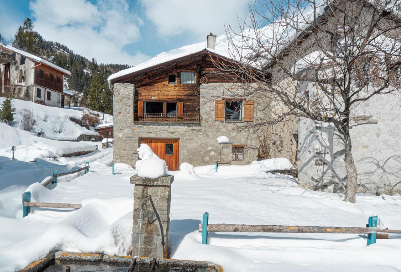 Sunny, rustical 5 room cottage in Valposchiavo - B&B Poschiavo