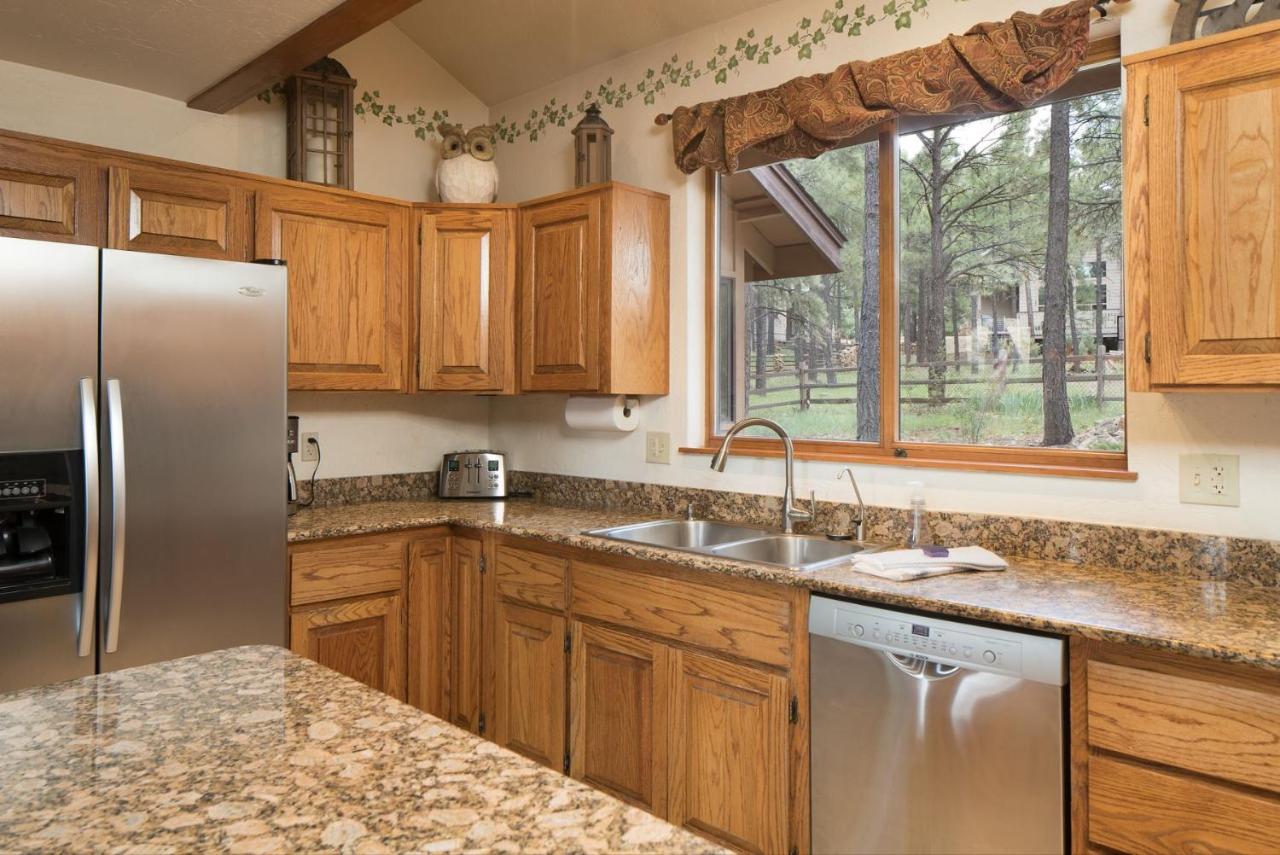 Burning Tree Lodge - Forest Views Fire Pit AC Pet and Family Friendly - B&B Flagstaff