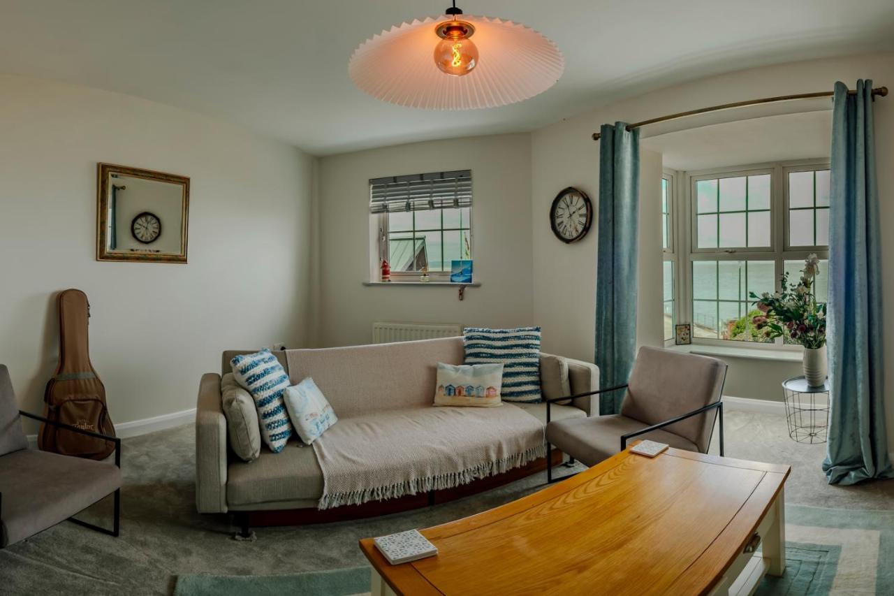 3BR Seafront Home with Stunning Sea Views - Chambres d'hôtes Portishead