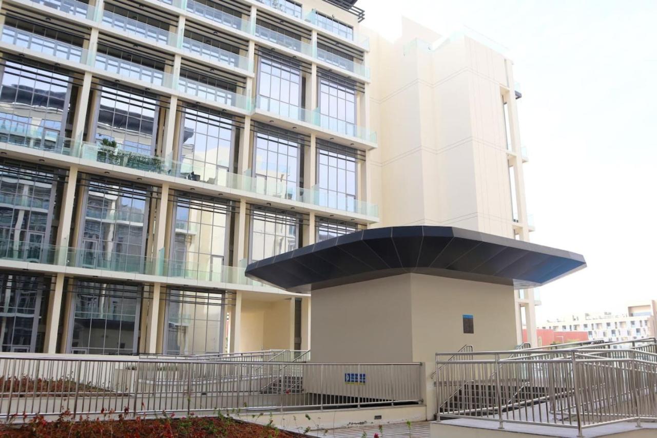 Modern 1BR Masdar - Bright Urban Retreat - Chambres d'hôtes Abou Dabi