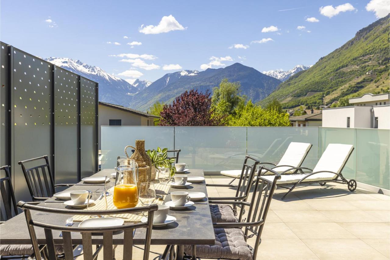 Vue panoramique sur les vignes et soleil couchant - Bed and Breakfast Fully