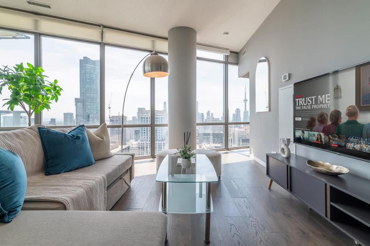 Premier Sub-Penthouse w Panoramic Views N Parking - Chambres d'hôtes Toronto