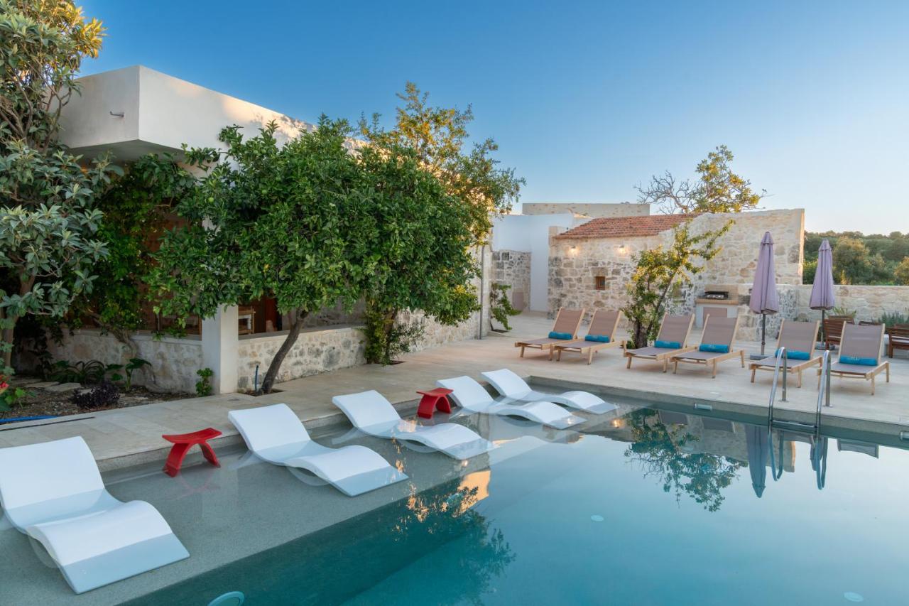 Villa Pepper Tree by Helena Luxus - B&B Orthés