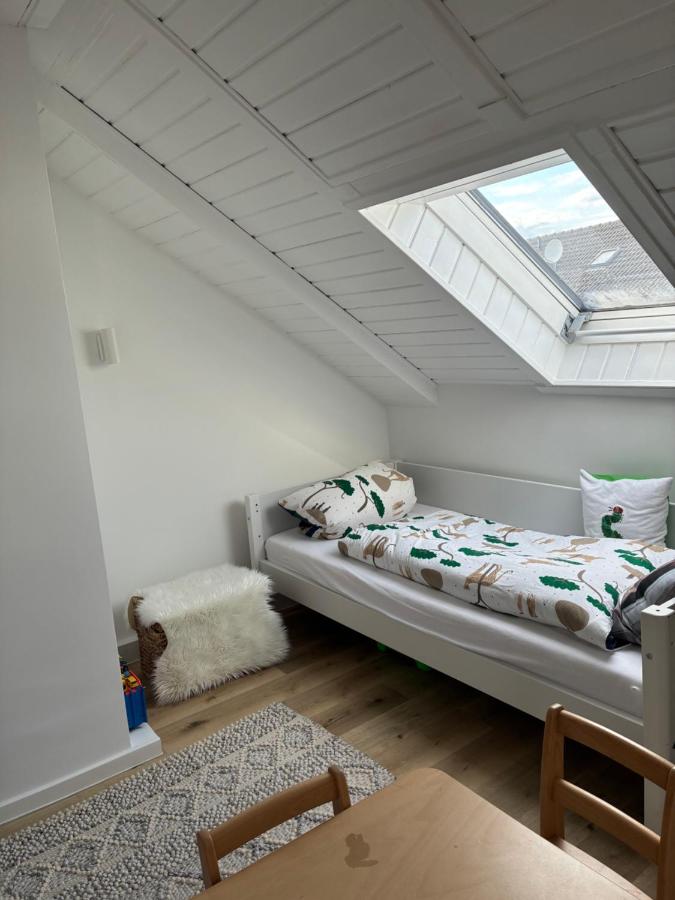 Klimatisierte Dachgeschoss-Unterkunft in Speyer - B&B Speyer