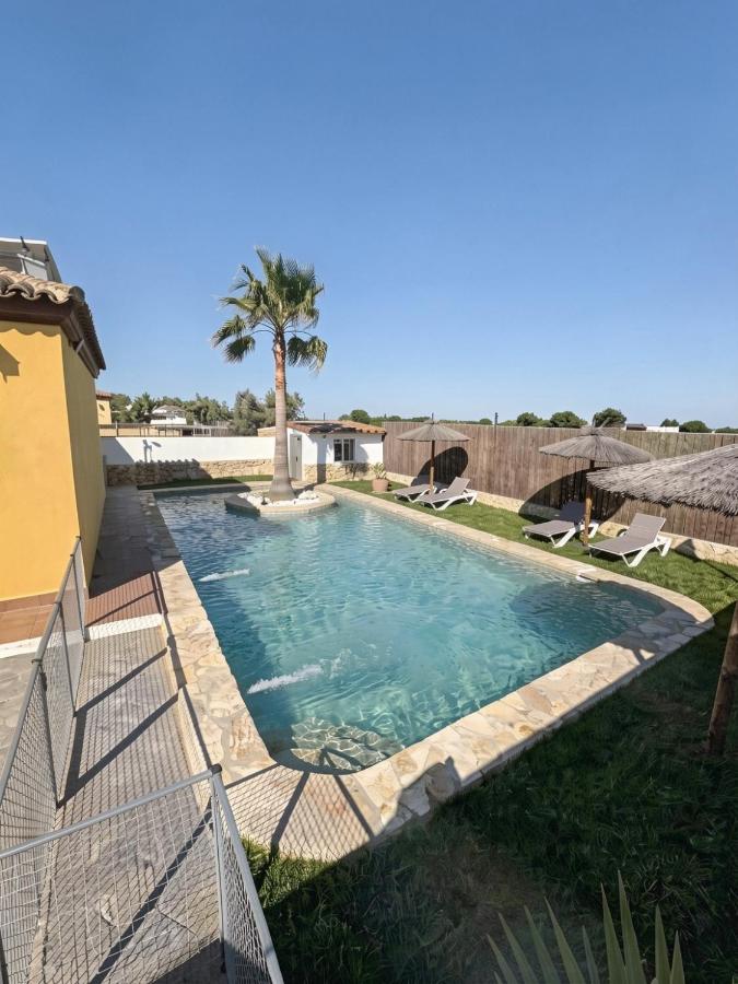 Chalet con piscina privada Lugar tranquilo con Palmeras - B&B Chiclana