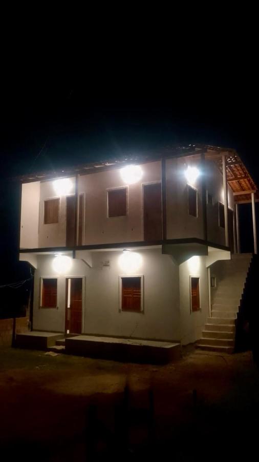 Recém construída, no campo de futebol de Lavrado - B&B Lençóis