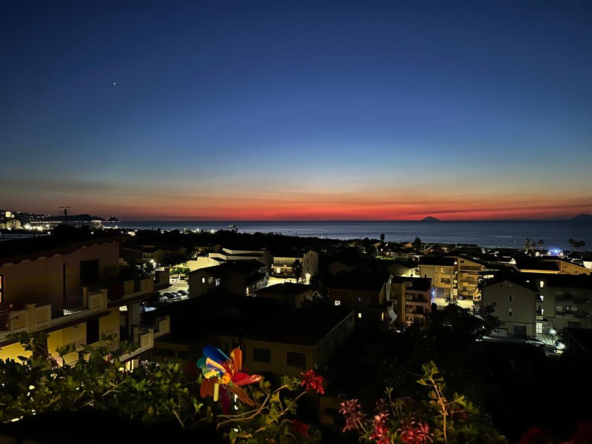 Vista Isole Eolie - Appartamento Stromboli - B&B Piraino