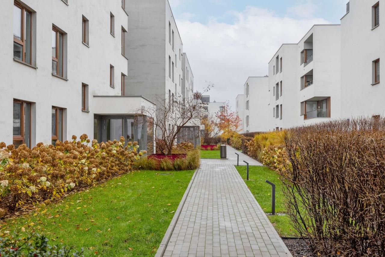 Warsaw Cozy Apartment with Parking and Garden by Noclegi Renters - B&B Warsaw