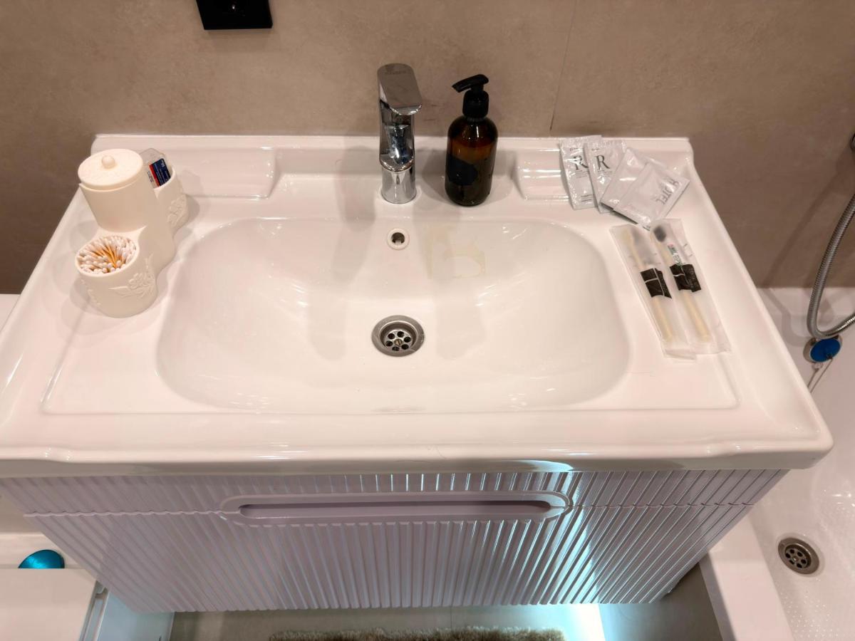NOMAD ARENA Apartaments - Bed and Breakfast Almaty
