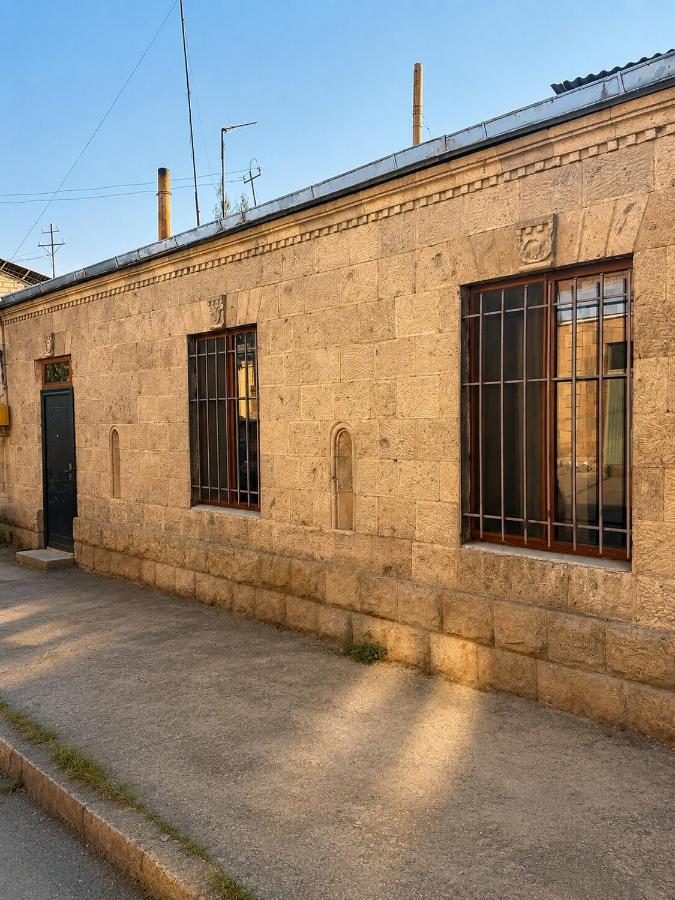 Cozy Home Near Zvartnots Airport - B&B Yerevan