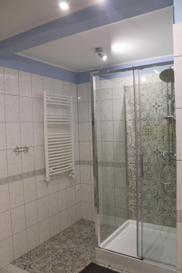Chambre Triple avec Toilettes Communes