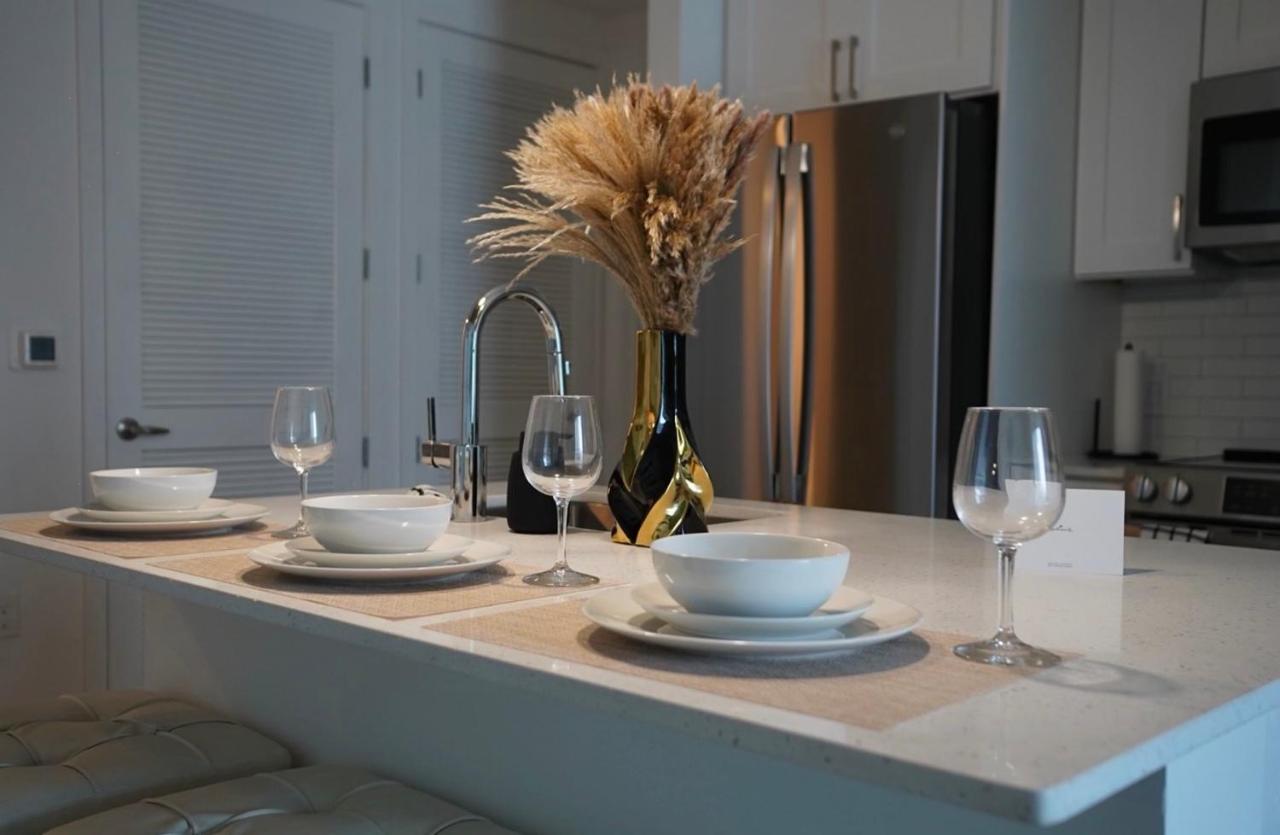 The Golden Hour 1Br 1Ba Luxury Midtown Stay with Rooftop Pool - B&B Atlanta