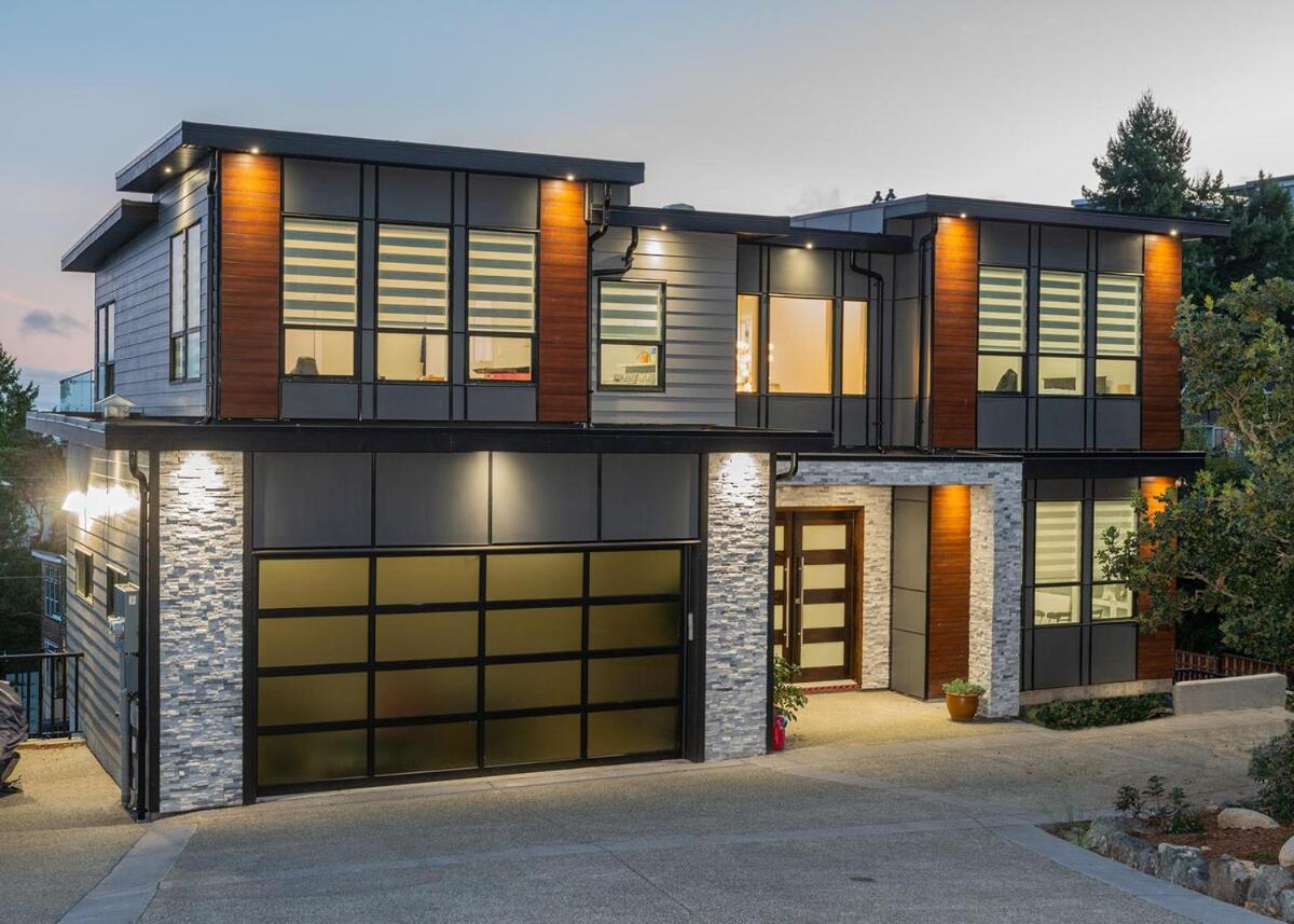 OceanVista Spacious 2BR 3BD 1BTH Free Parking Stunning Ocean and Mountain View - B&B Victoria