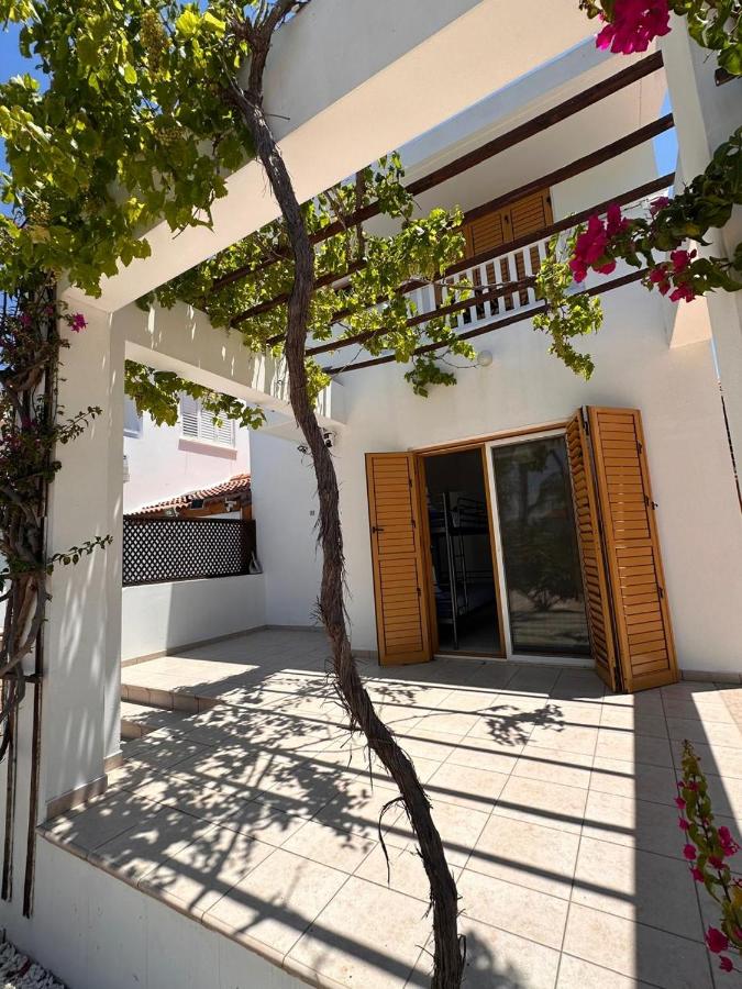 Meneou Beachfront 3BDR House gated estate - B&B Meneou