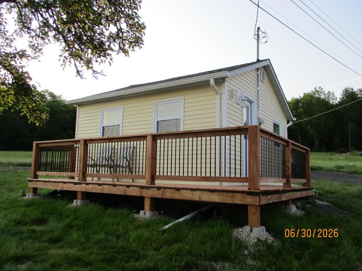 Cabin #8, small one bedroom cabin - B&B Cornwallis