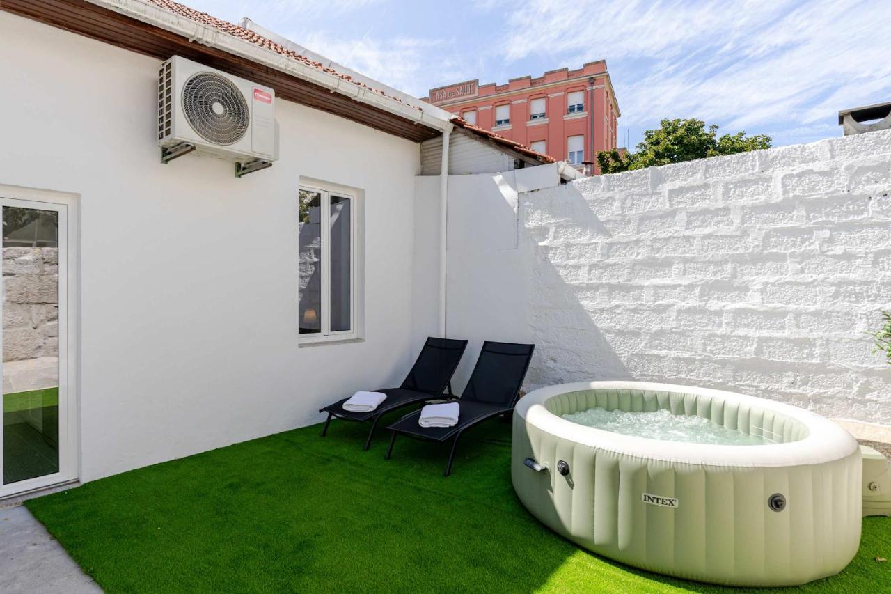 Traditional Townhouse with Jacuzzi by HostWise - Chambres d'hôtes Porto