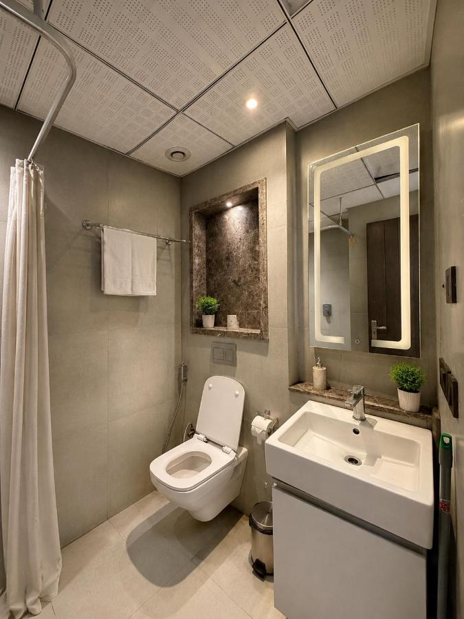 Cozy Studio Supernova half day stay 12pm-6pm - B&B Noida