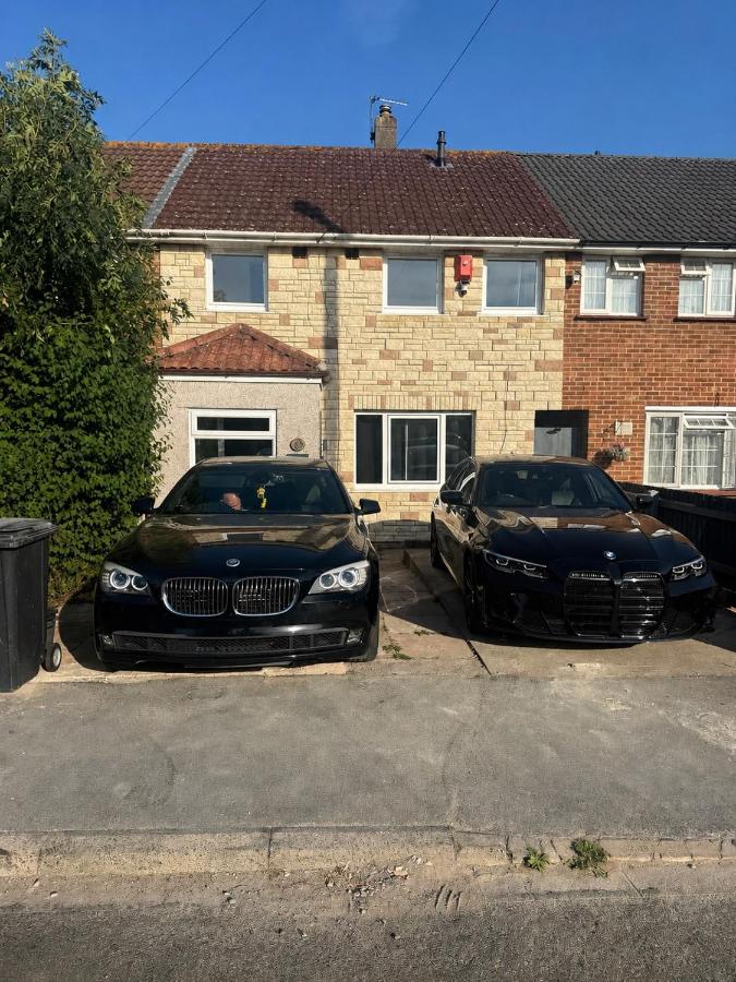 Modern 4-Bed House - Hot Tub & Sauna - Sleeps 14 - B&B Bristol