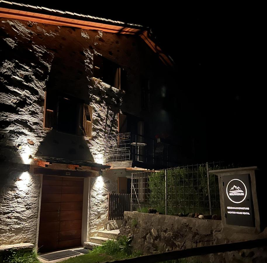 Romantic standalone 5 room cottage in Valposchiavo - B&B Poschiavo
