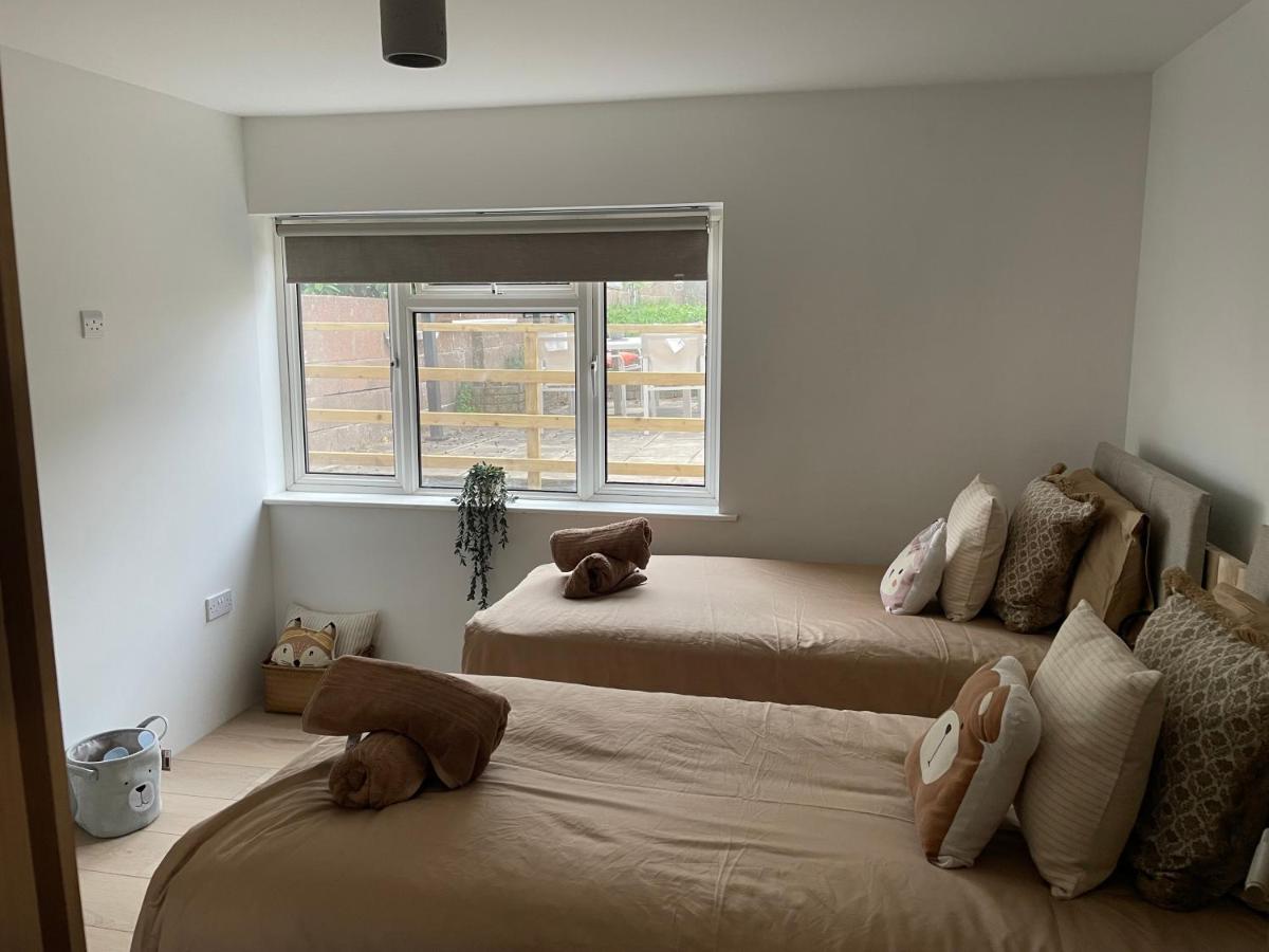 Driftwood House - B&B Barry