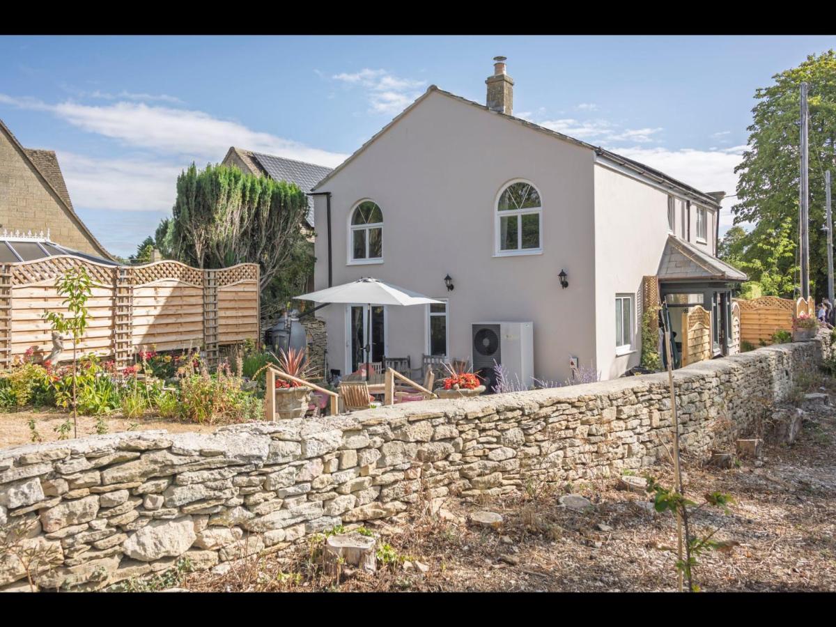 Old Chapel - New & Central Comfort - B&B South Cerney