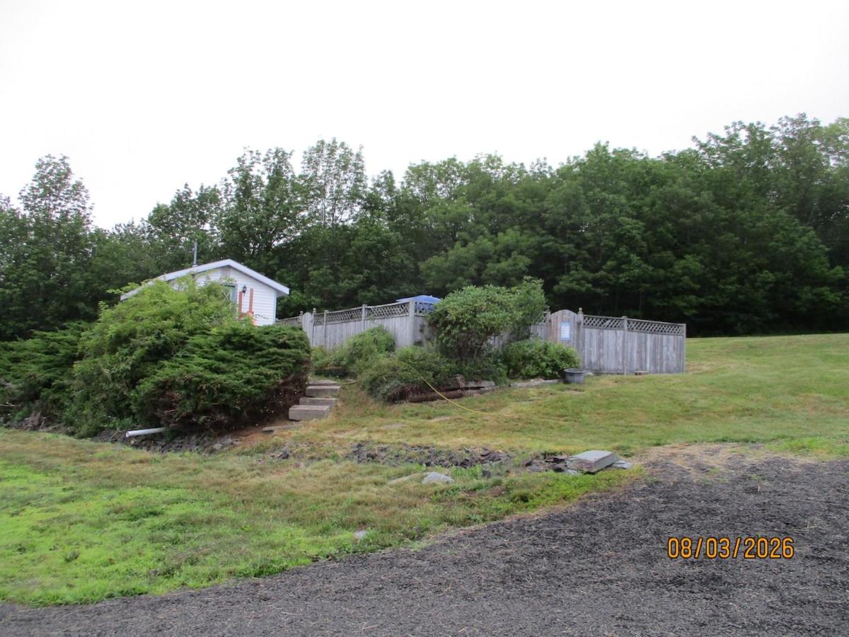 Cabin #9, a motel style cabin with full kitchen - Ferienwohnung Cornwallis