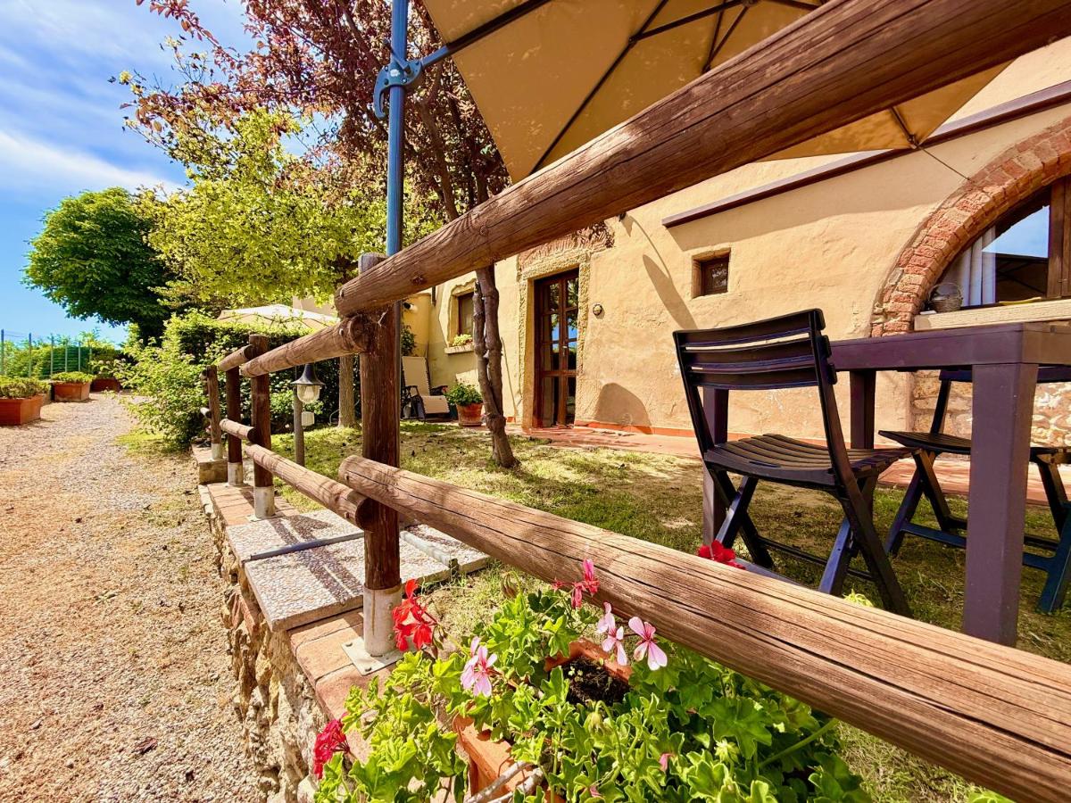 Casetta Luna e Sole Vista Colline Toscane Giardino e Ricarica EV - Chambres d'hôtes Montescudaio