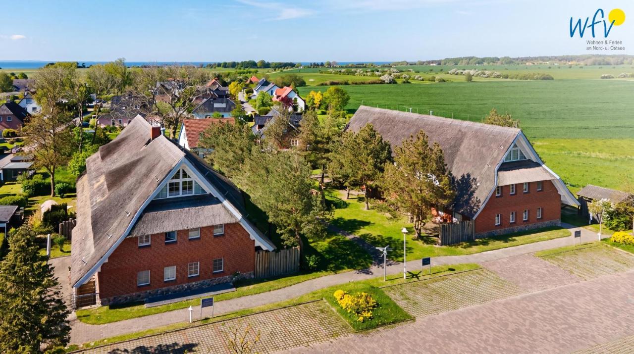 Ferienhaus am Gutspark Drankse Ferienwohnung Sonnenliebe - Bed and Breakfast Dranske