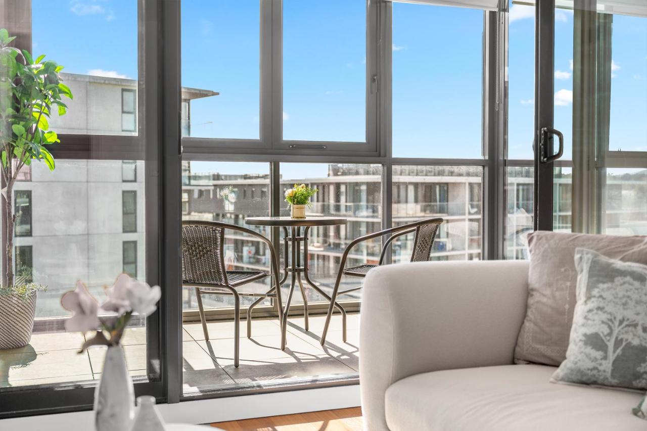 Modern 2BR CBD Stay, City Views, Parking n WiFi - B&B Broughton Vale