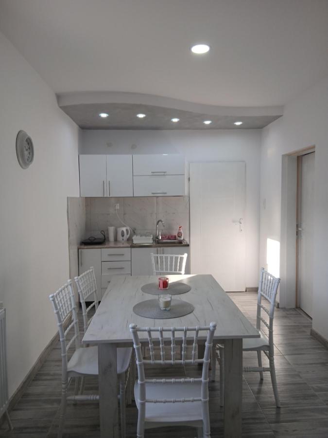 Lux Ideja apartman - Chambres d'hôtes Kikinda