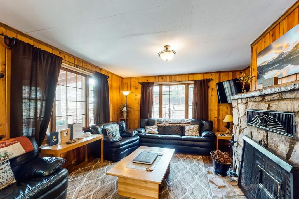 Big Bear Cabin - Bed and Breakfast Woodland Park