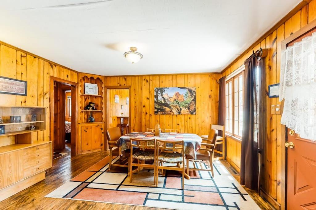 Big Bear Cabin - Bed and Breakfast Woodland Park