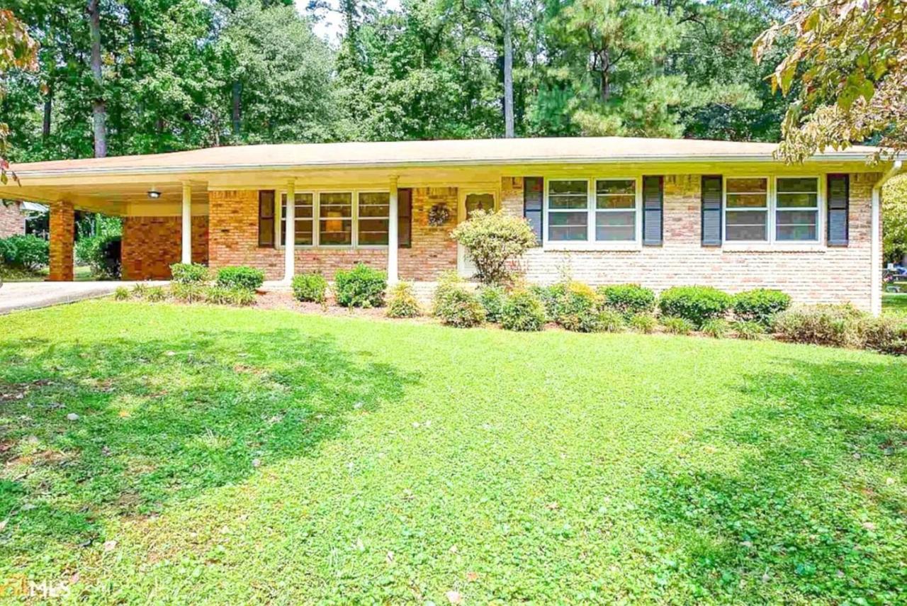 In-Shower Sauna, Fenced Yard w Deck & BBQ Near ATL - B&B Tucker