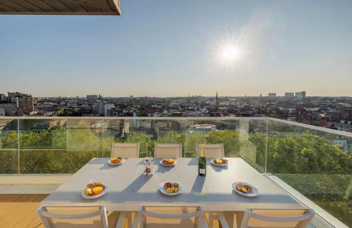 Penthouse 2 BDR with 160 view by Reside - B&B Brussels